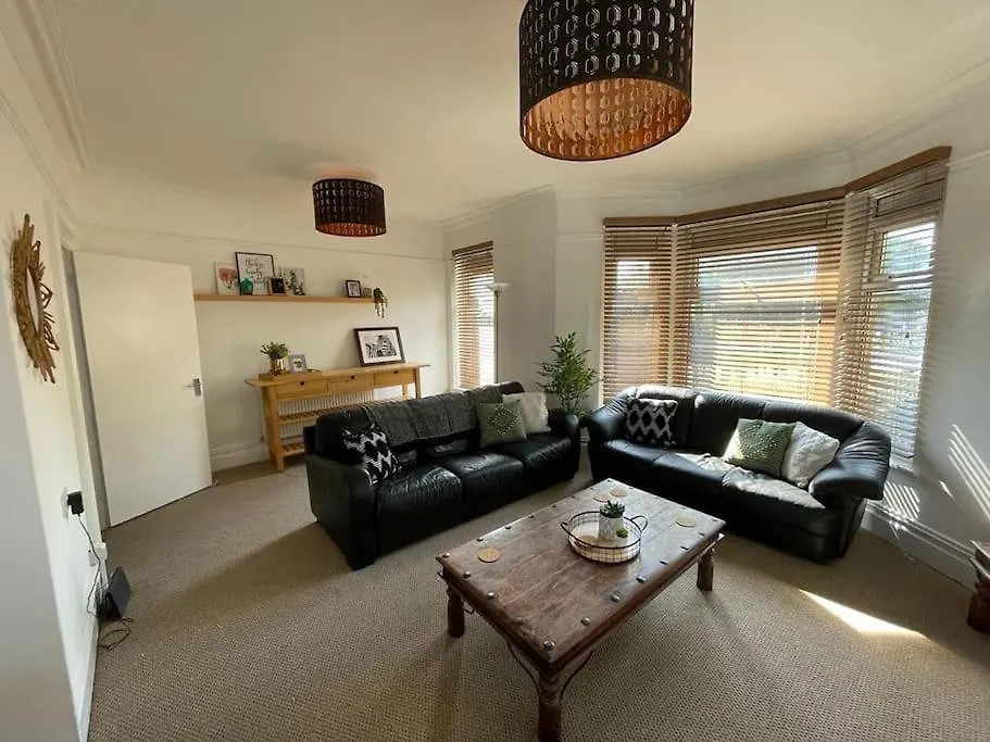 3 Bed Flat Near To Cardiff And Cardiff Bay Apartment United Kingdom