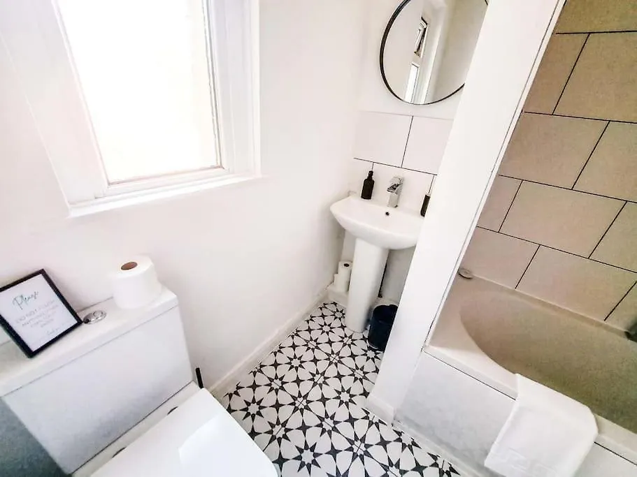 3 Bed Flat Near To Cardiff And Cardiff Bay Apartment