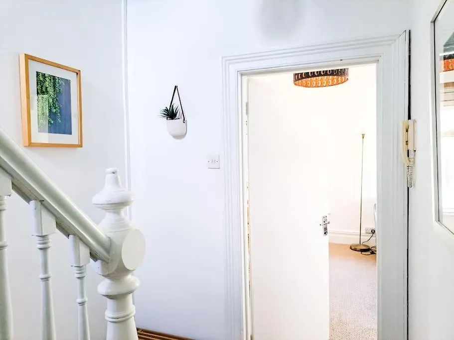 3 Bed Flat Near To Cardiff And Cardiff Bay Apartment