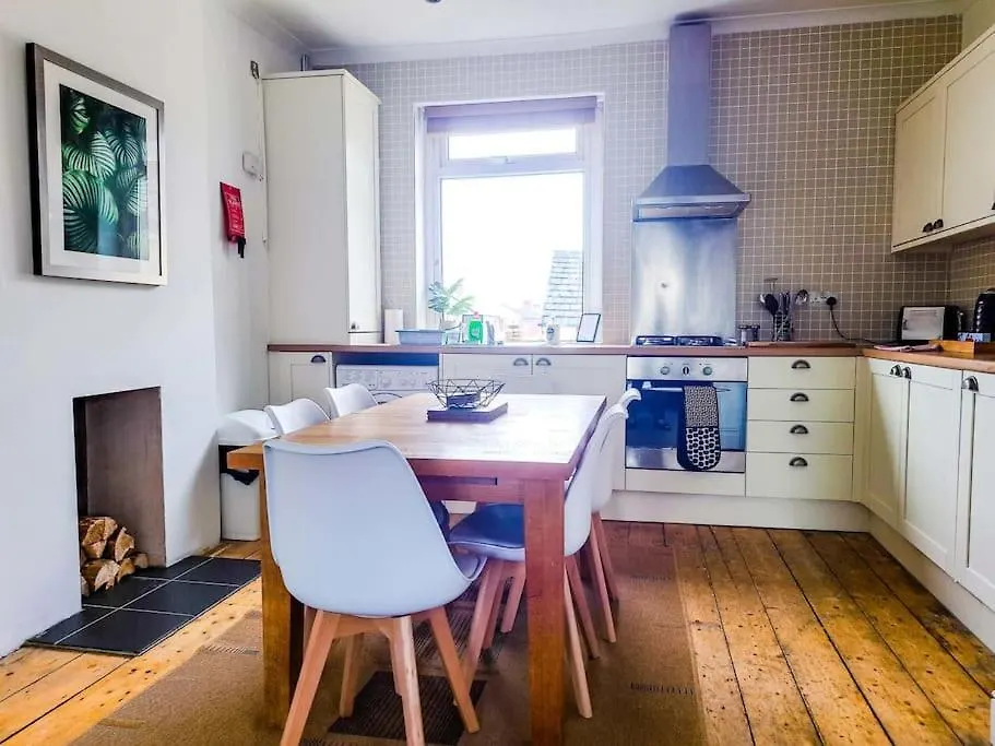 3 Bed Flat Near To Cardiff And Cardiff Bay Apartment