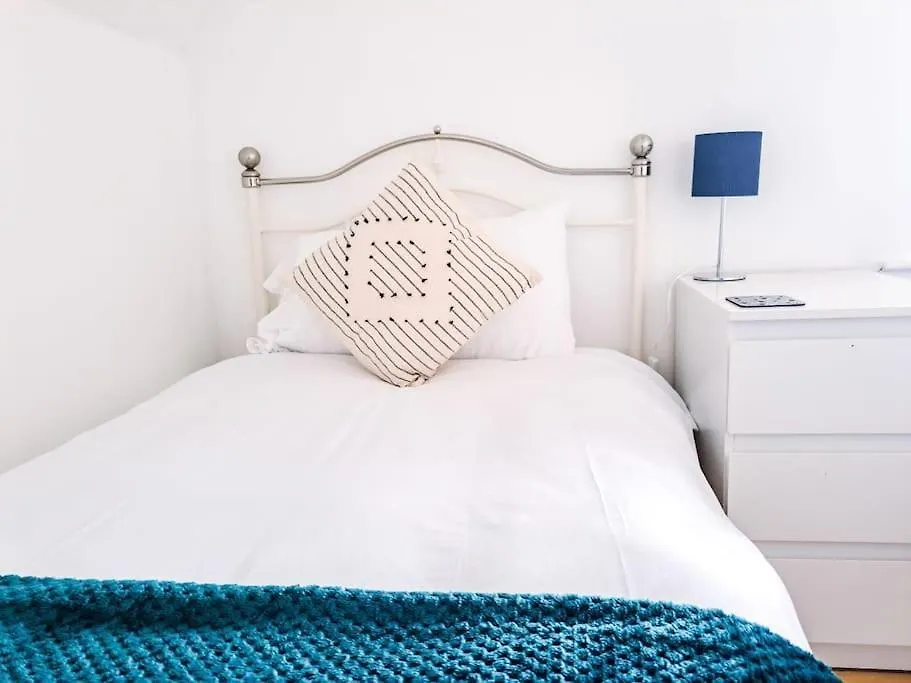3 Bed Flat Near To Cardiff And Cardiff Bay Apartment