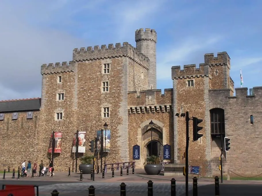 3 Bed Flat Near To Cardiff And Cardiff Bay Apartment United Kingdom
